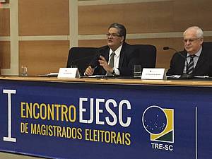 Ministro do TSE e Diretor da EJESC